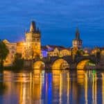 Prag am Abend mit Blick auf die Karlsbrücke