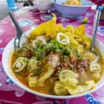 Thailändische Strassenküche - Ba Mie Tom Yam Nudelsuppe