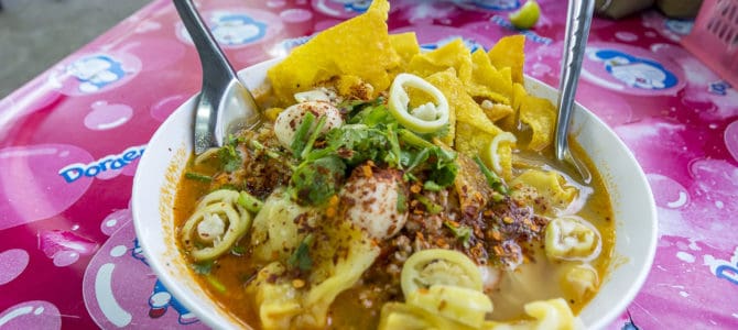 Thailändische Strassenküche – Ba Mie Tom Yam Nudelsuppe