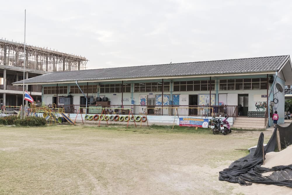Schulgebäude mit Neubau in Phetchabun