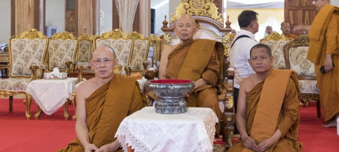Der Geburtstag eines Mönches im Wat Phet Wararam
