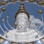 Wat Pha That Pha Son Kaeo der Tempel mit 5 weißen Buddha-Statuen