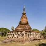 Der Chedi und der Viharn vom Wat Sorasak im Historischen Park Sukhothai