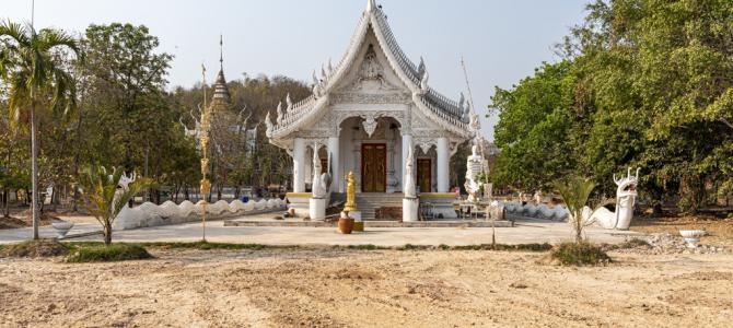 Wat Mai Charoenphol – der größte liegende Buddha