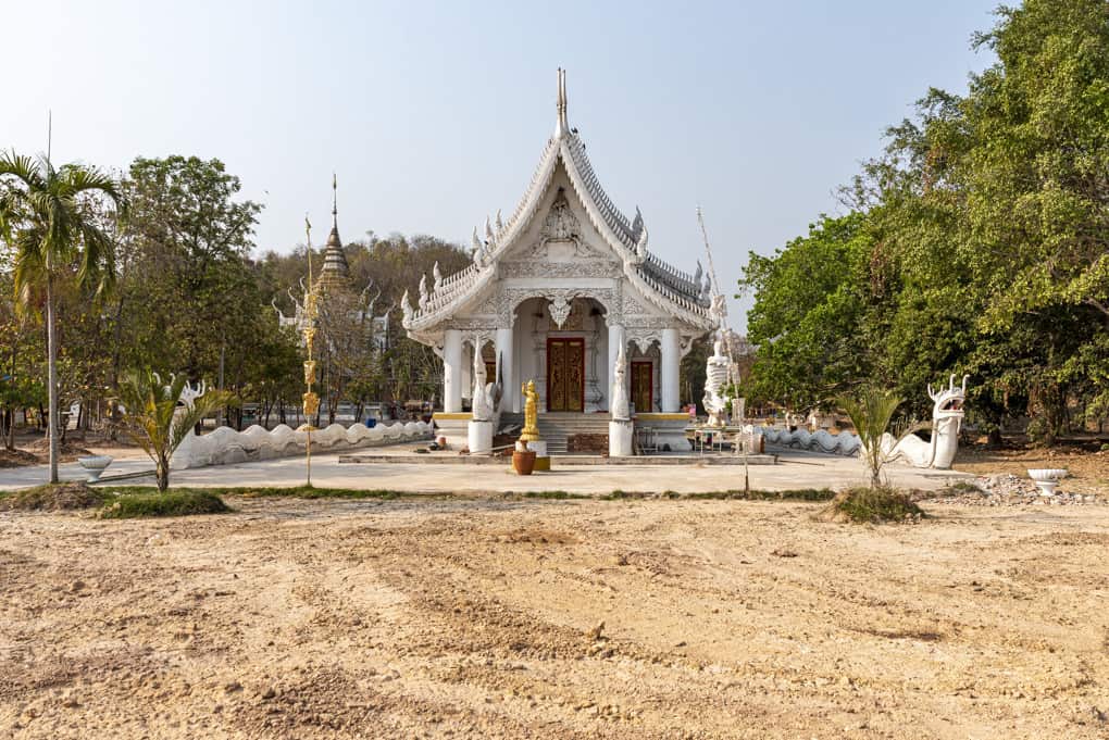 Wat Mai Charoenphol – der größte liegende Buddha