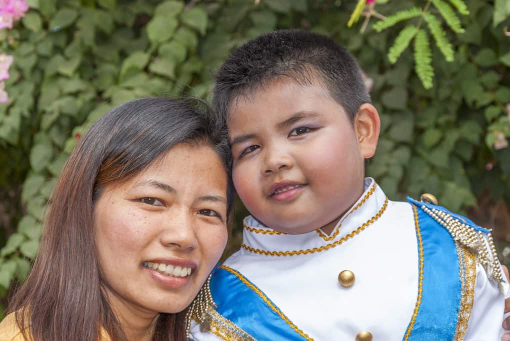 Kinder mit einer Thailänderin