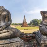 Zwei Buddha-Statuen in Ayutthaya ohne Kopf