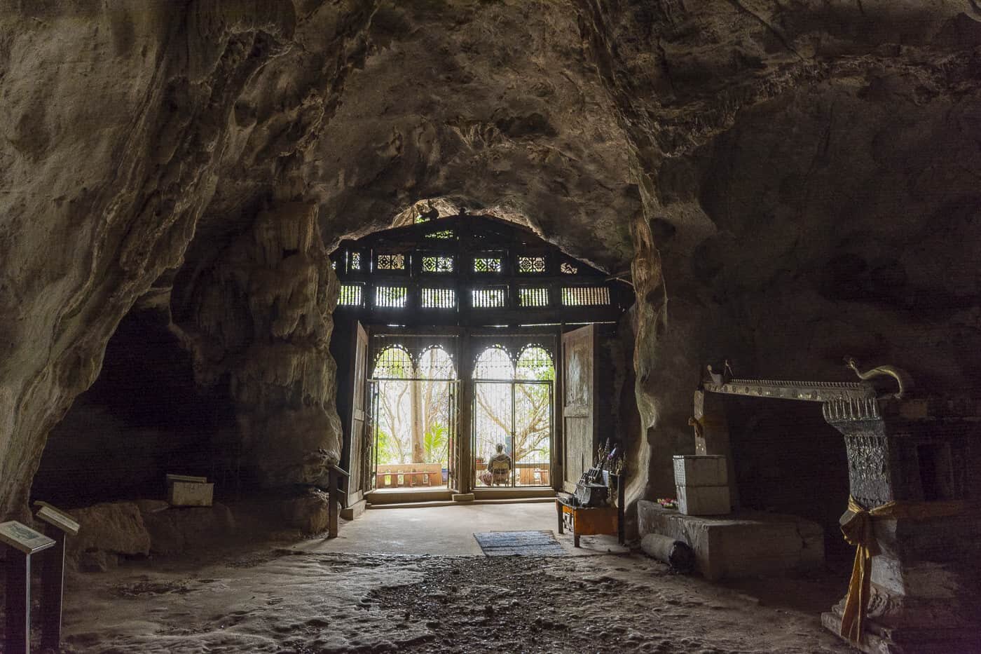 Gesicherter Eingang zur oberen Höhle in Pak Ou