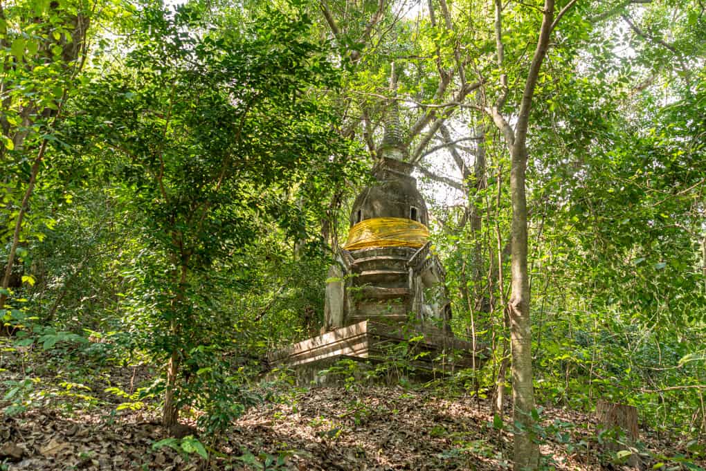 Chedi, Treppe am Tempel, Wat Khao Chok Chanang, Sukhothai, Thailand